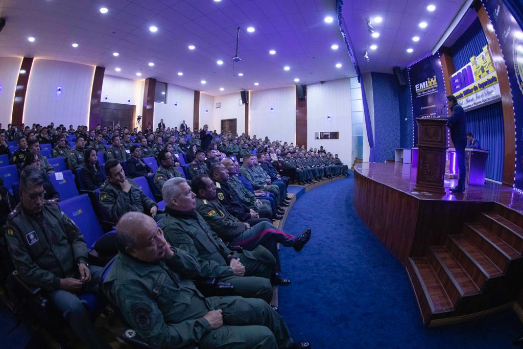 El vicepresidente en la Escuela Militar de Ingeniería. Foto: Vicepresidencia del Estado.