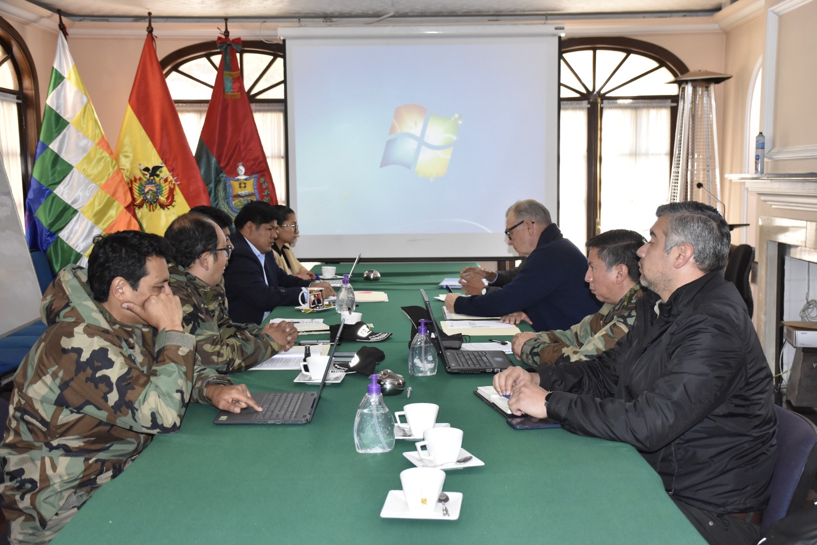 Bolivia, UNODC y UE coordinan plan de fortalecimiento de la lucha antidroga en terminales aéreas 