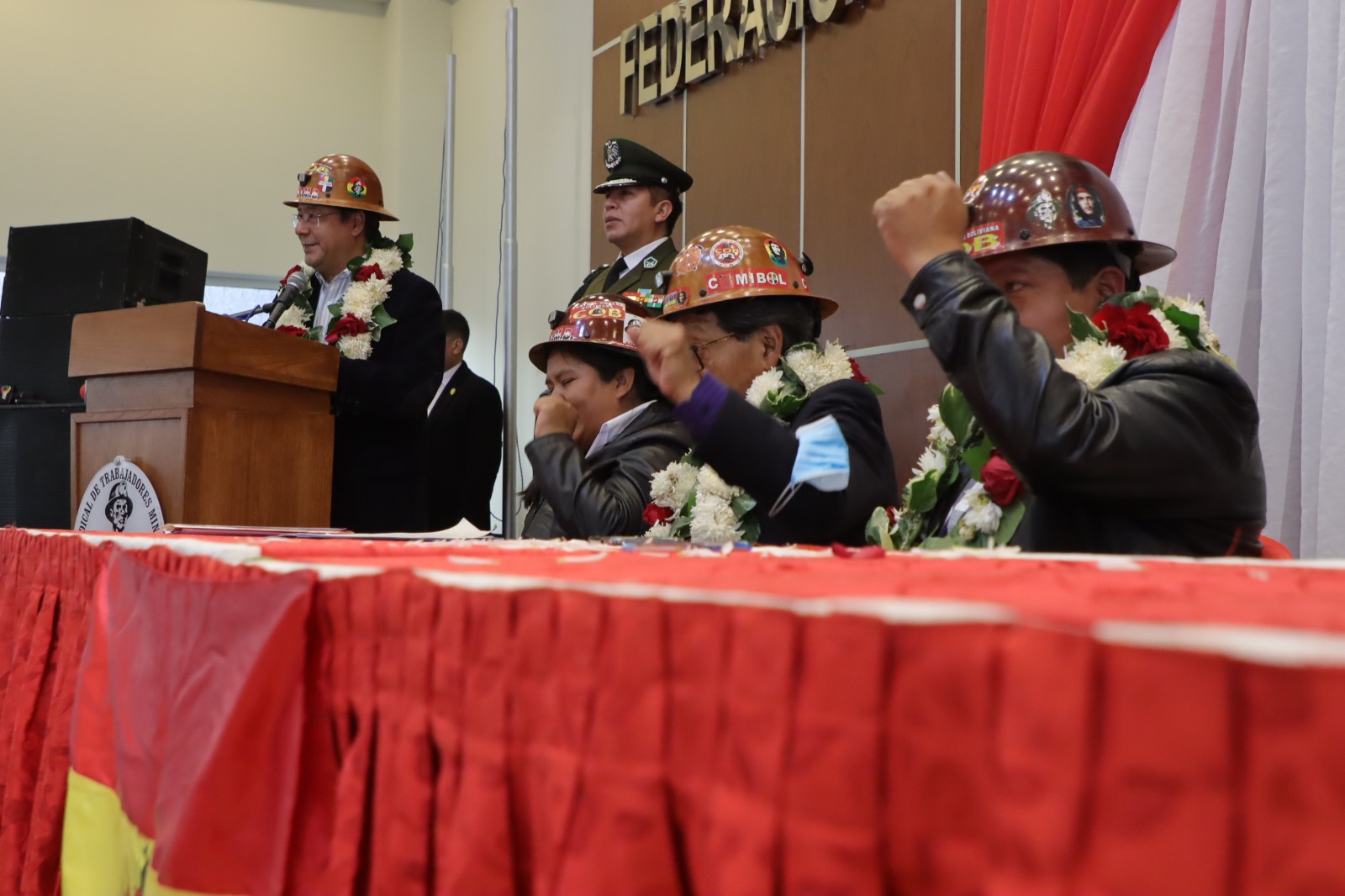 Arce destaca historia de lucha sindical y social en defensa de la democracia en el 79 aniversario de la FSTMB 