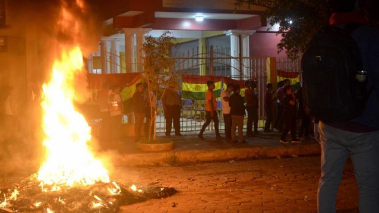 Sentencian a 10 años de cárcel a 4 de 8 acusados por la quema del TED de Pando en 2019