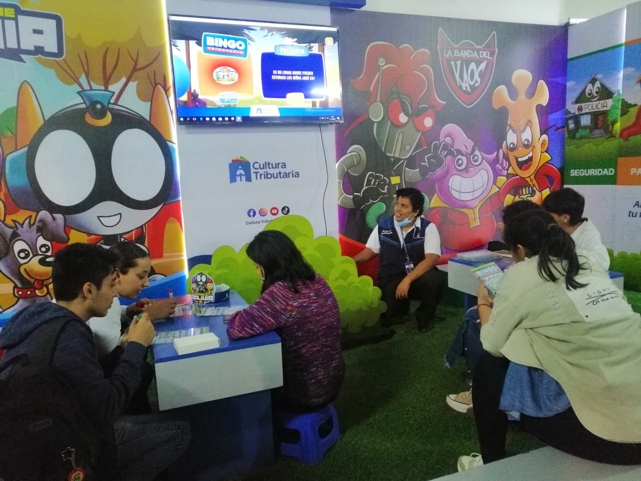 Stand del SIN en Feria del Libro de Santa Cruz registró a más de 176 beneficiarios del Re-IVA