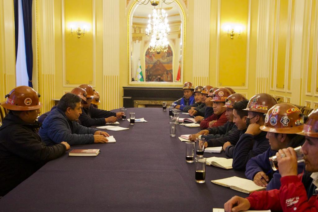 Mineros de Colquiri expresan su respaldo al Gobierno de Arce y Choquehuanca, piden mantener la unidad