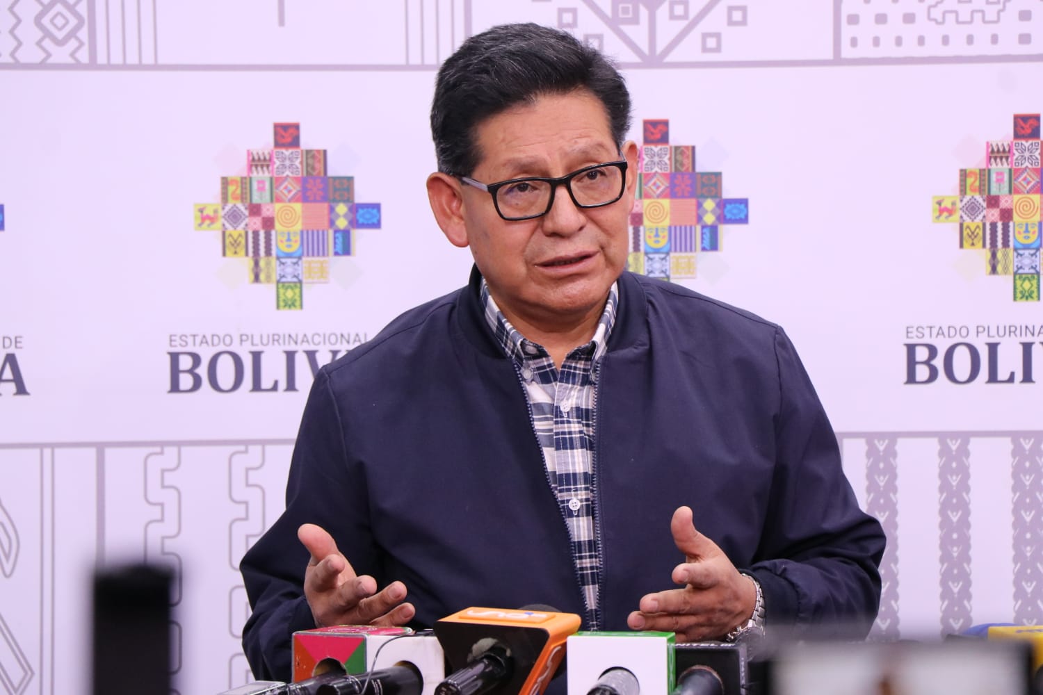 Educación recomienda a padres de familia ejercer mayor control sobre sus hijos y revisar sus mochilas 