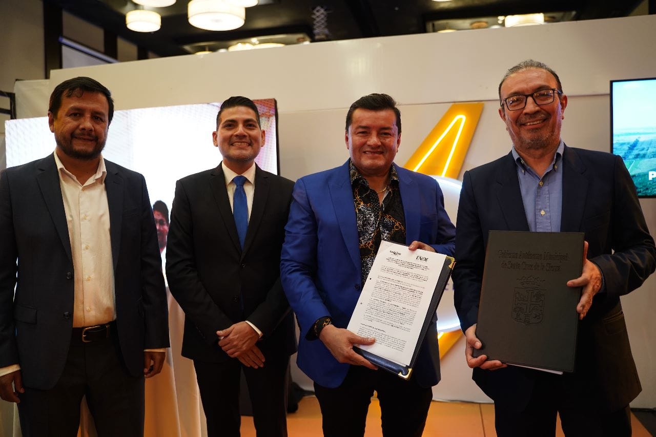 ENDE y alcaldía de Santa Cruz firman convenio para impulsar proyectos de energía renovable y electromovilidad 