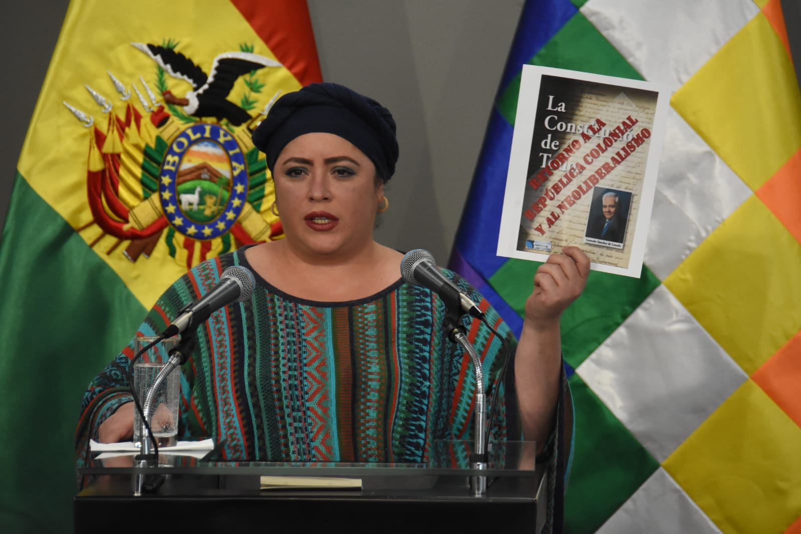 Gobierno rechaza propuesta de Constitución de Goni, afirma que la república colonial y el neoliberalismo no volverán  