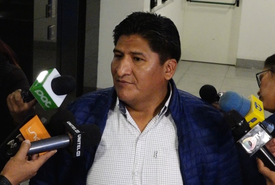 Jefe de bancada del MAS en Diputados deja reunión de la dirección nacional en Cochabamba