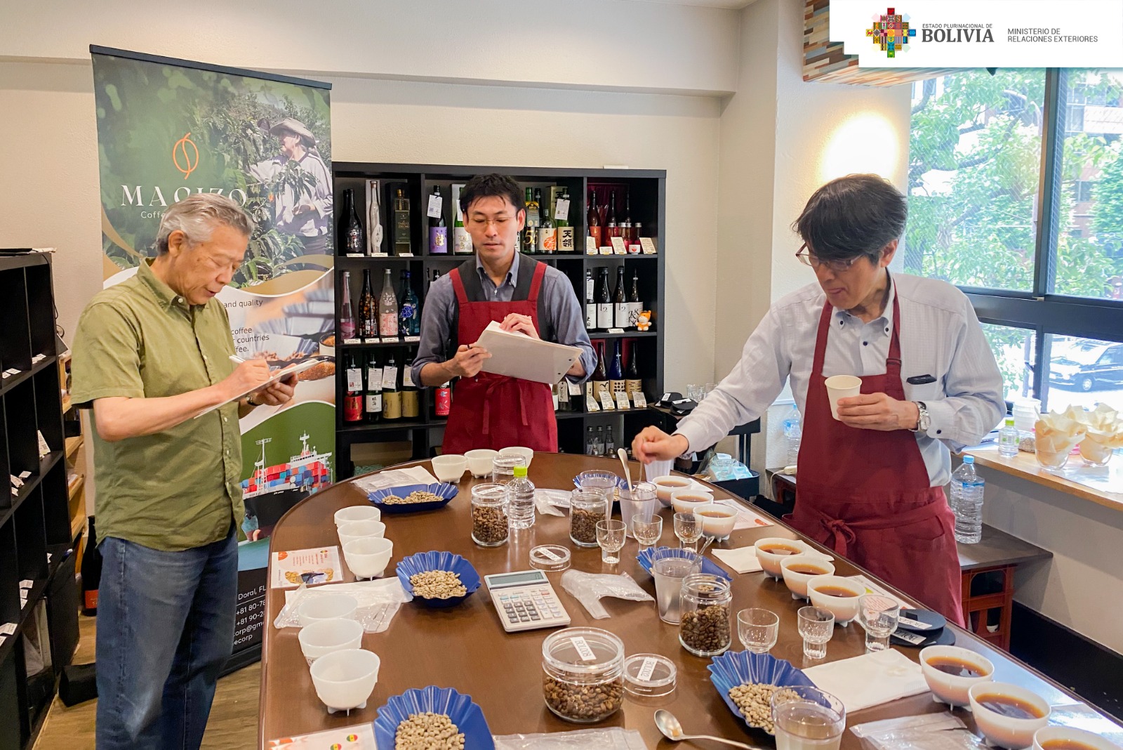 Cata de café boliviano en Tokio deleita a japoneses por su sabor y aroma