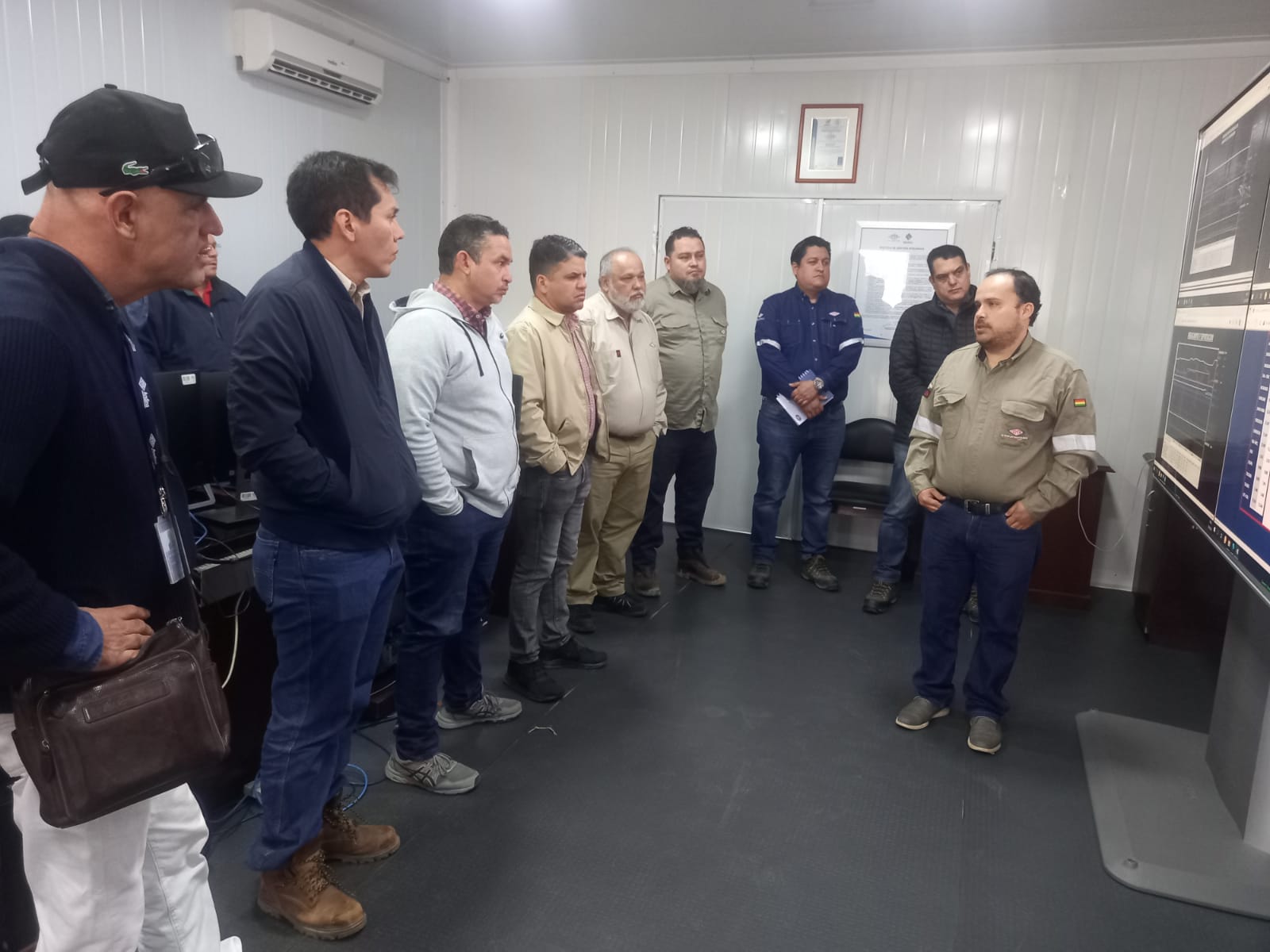 Ejecutivos de PDVSA resaltan trabajo del Centro de Medición de Hidrocarburos de YPFB