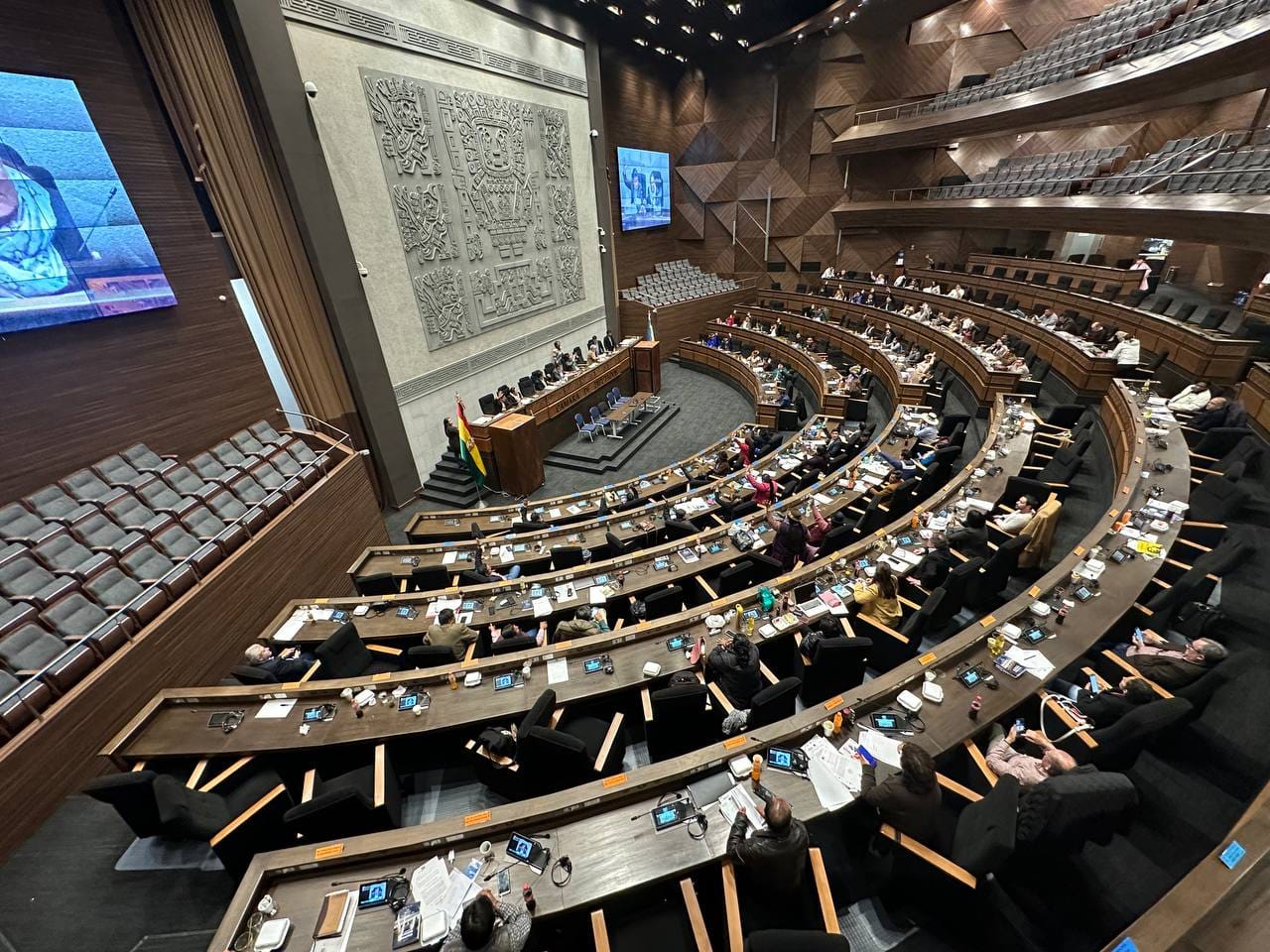 Diputados y Senadores dejan sin efecto el incremento salarial