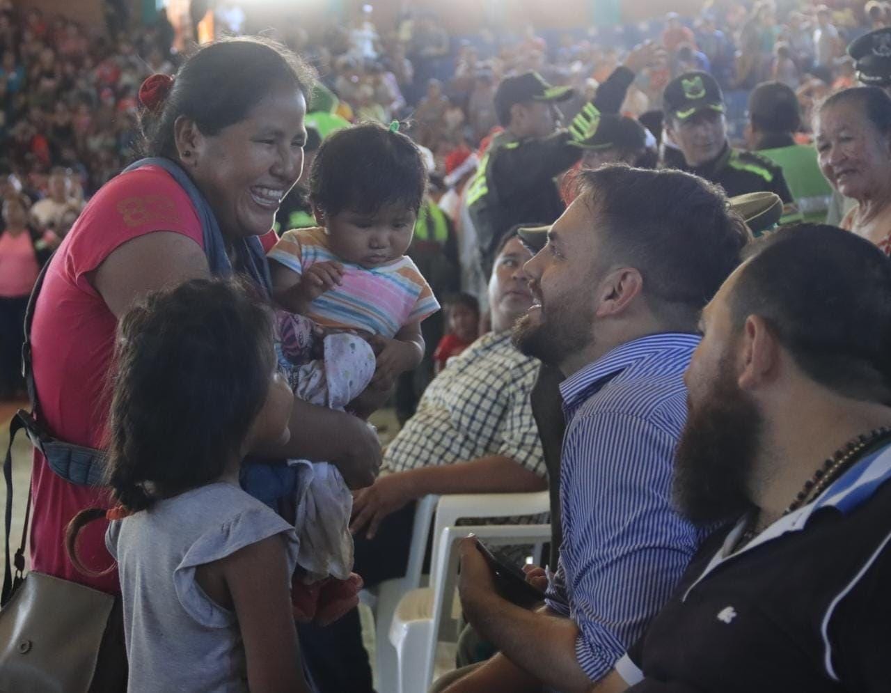 Del Castillo agradece apoyo de organizaciones sociales, dirigentes y diputados, “verdaderos dueños” del proceso de cambio