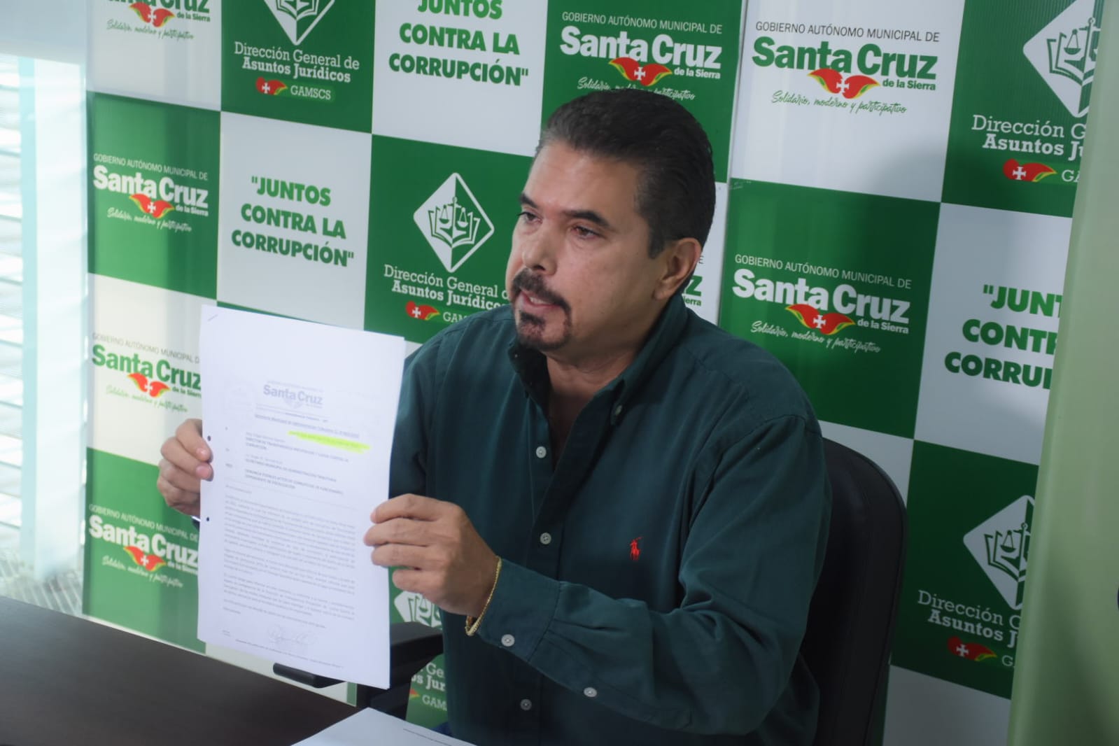 Destituyen a tres funcionarios de la Alcaldía cruceña denunciados por corrupción 