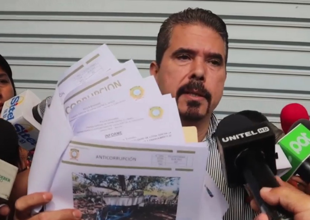 Fiscalía allana terrenos en Puerto Quijarro y descubre una lancha a nombre de Angélica Sosa 