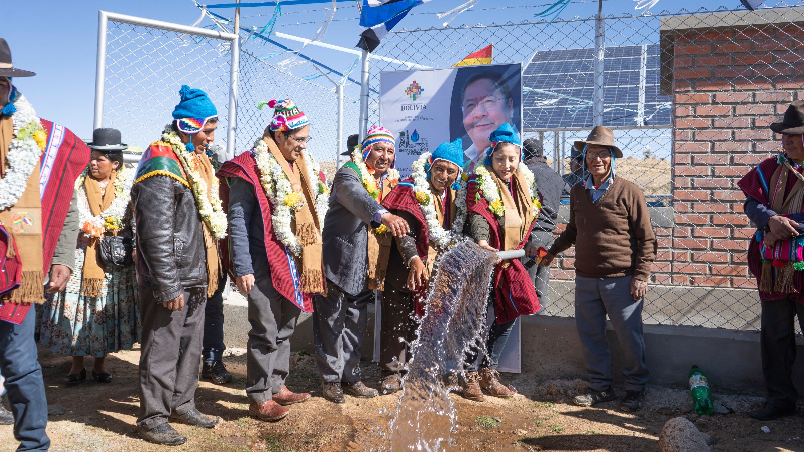 Entregan cinco sistemas de agua para consumo humano y desarrollo agropecuario en Laja y Pucarani