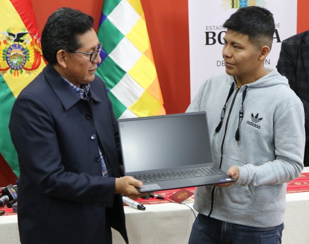 Educación garantiza viaje del “Chico Robótico” a Misión Marte de México