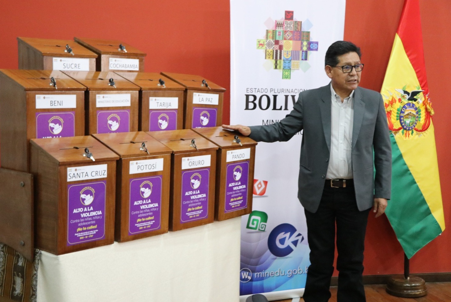 Educación habilita línea gratuita y buzones para recibir denuncias de violencia en colegios