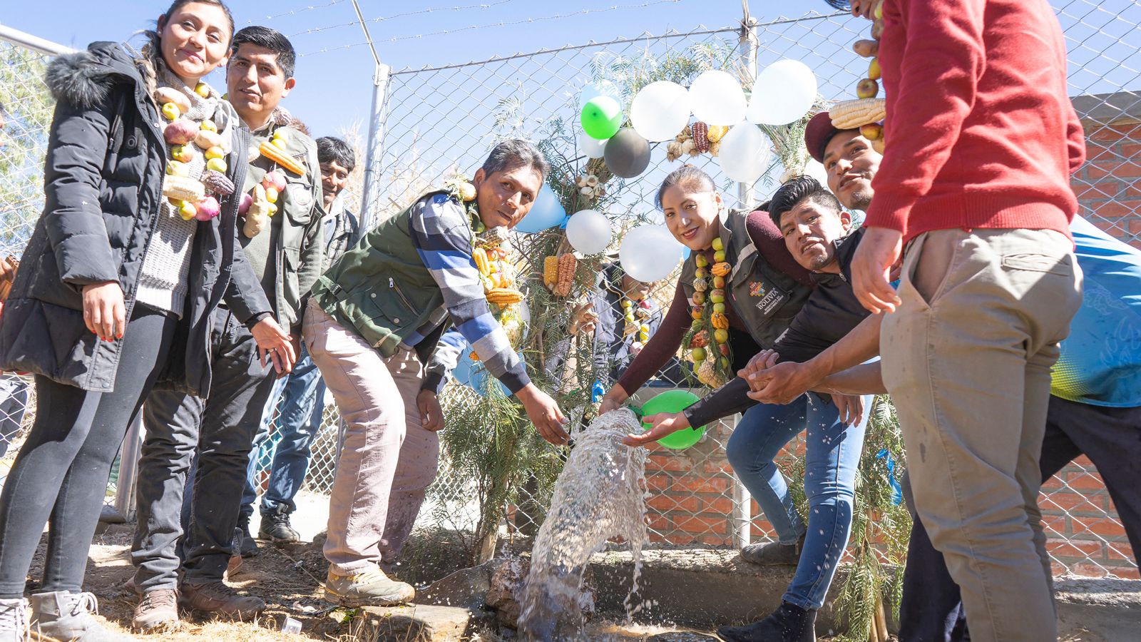 Desarrollo Rural entrega sistemas de agua para mejorar la producción de frutas y granos en Cotagaita y Vitichi