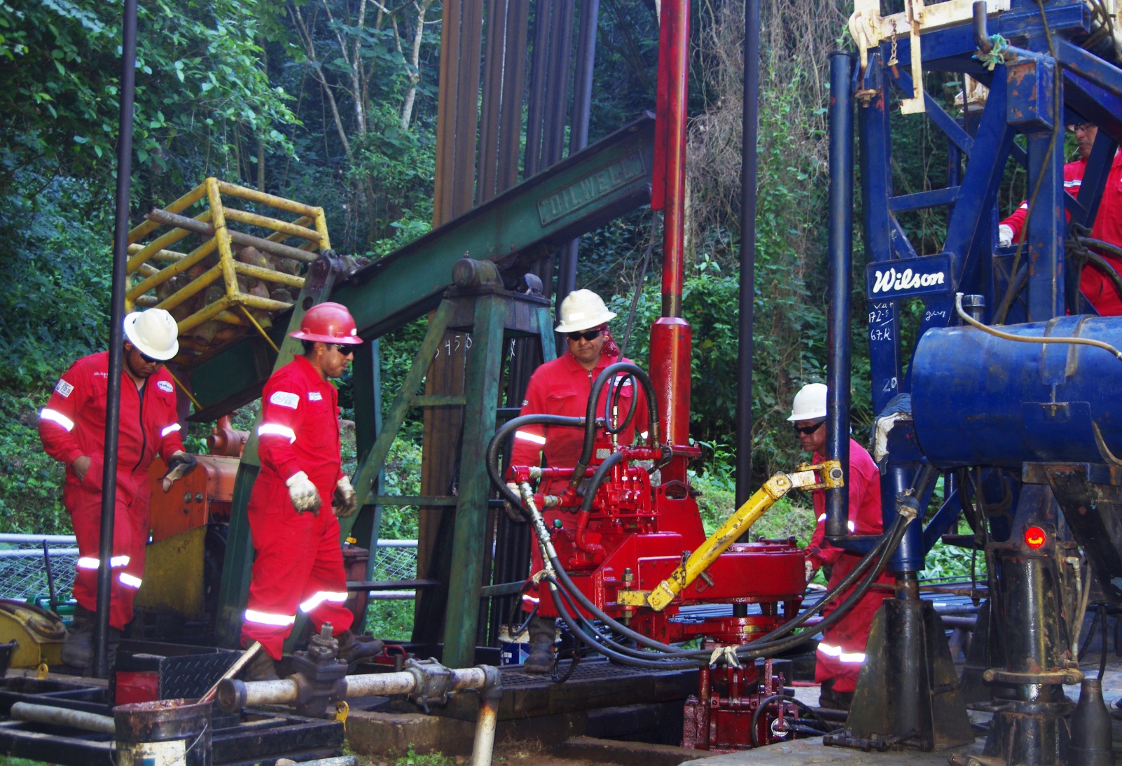 Adquisición de datos en el pozo BJO-7. Foto: YPFB.