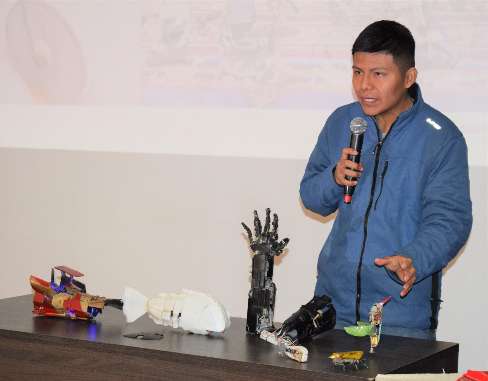 ‘El Chico Robótico’ comparte su pasión y experiencia con más de 20.000 personas