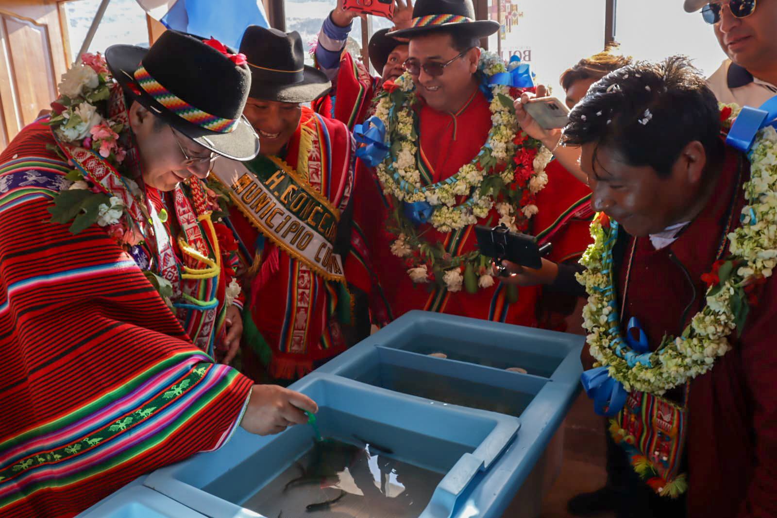 Arce entrega obras para potenciar la producción y apuntalar el desarrollo del norte de La Paz