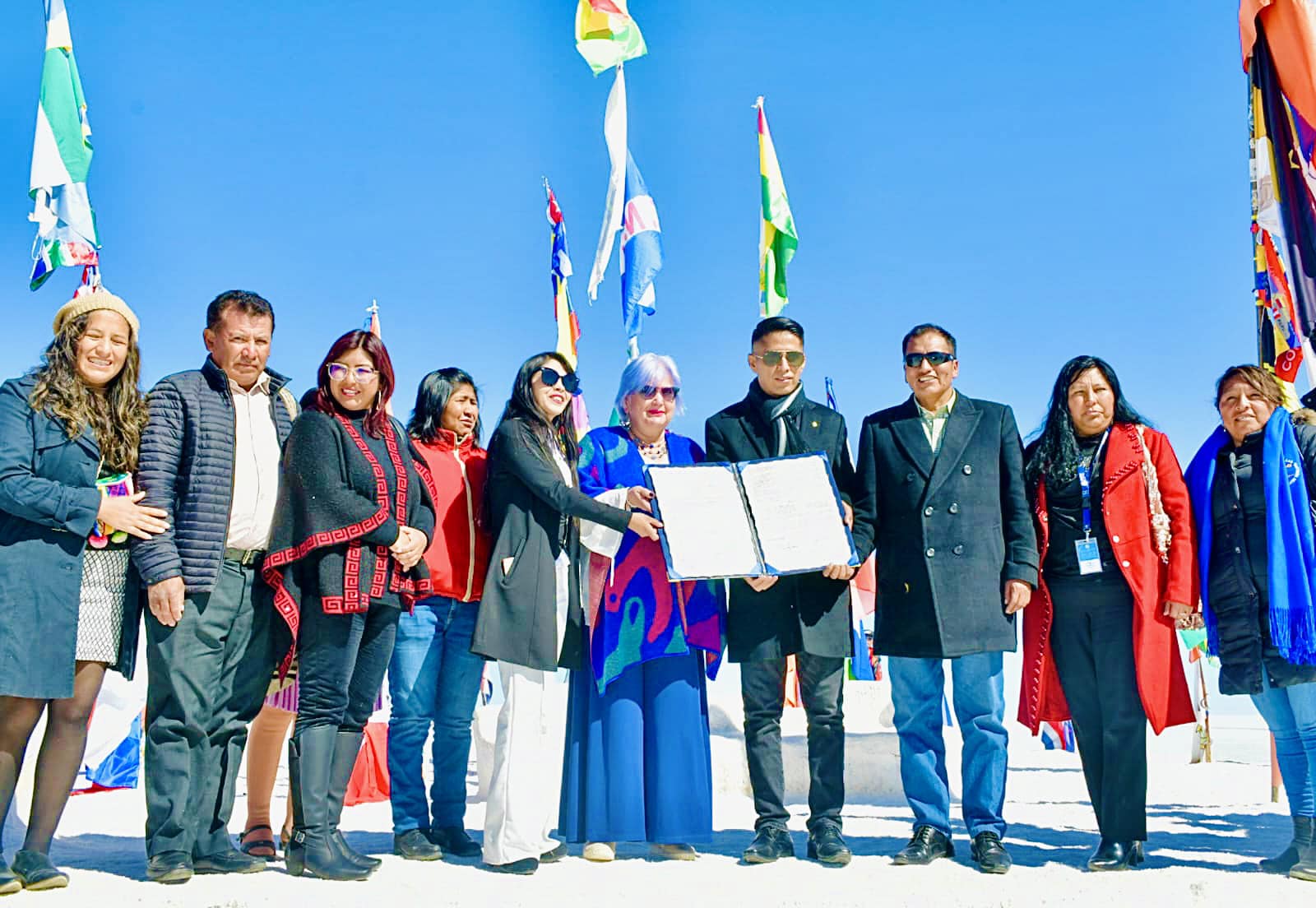Parlamento Andino Declara al Salar de Uyuni Referente Turístico y Natural de la Región Andina