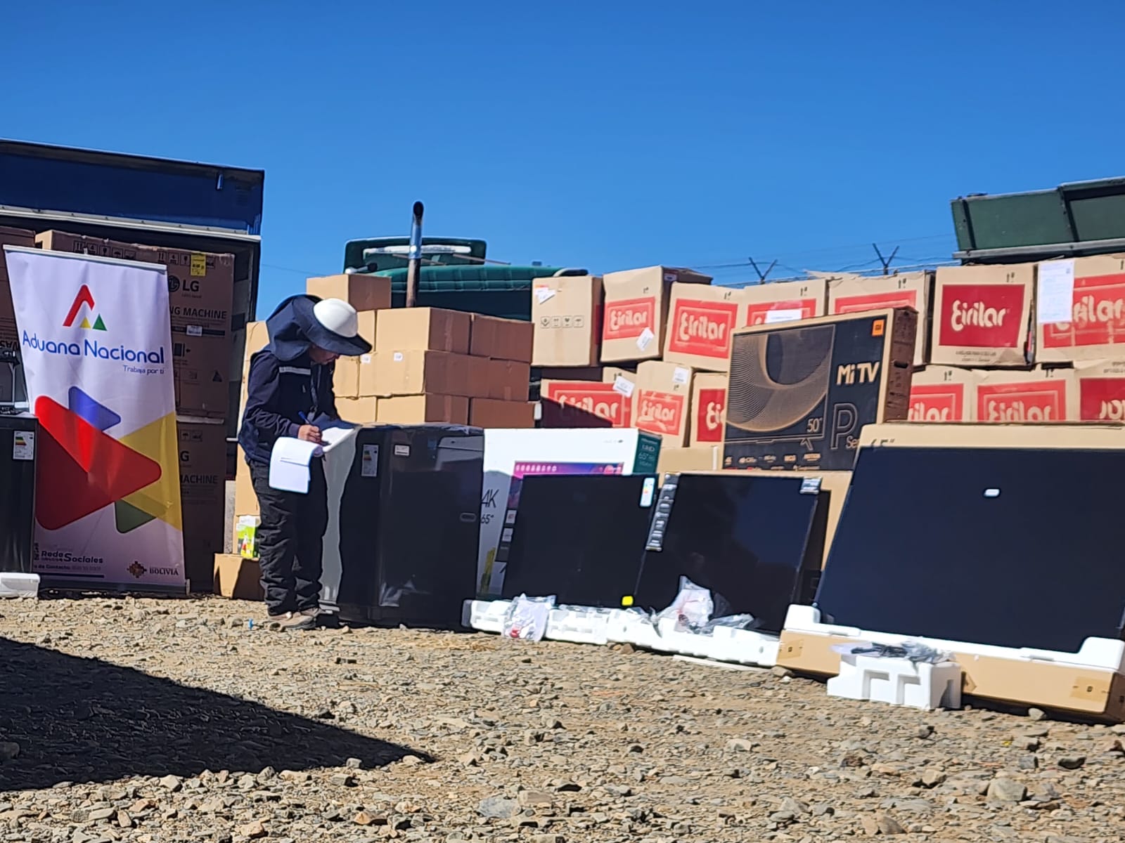 Aduana recauda Bs 8.800 millones y comisa Bs 325 millones en mercancías de contrabando a julio