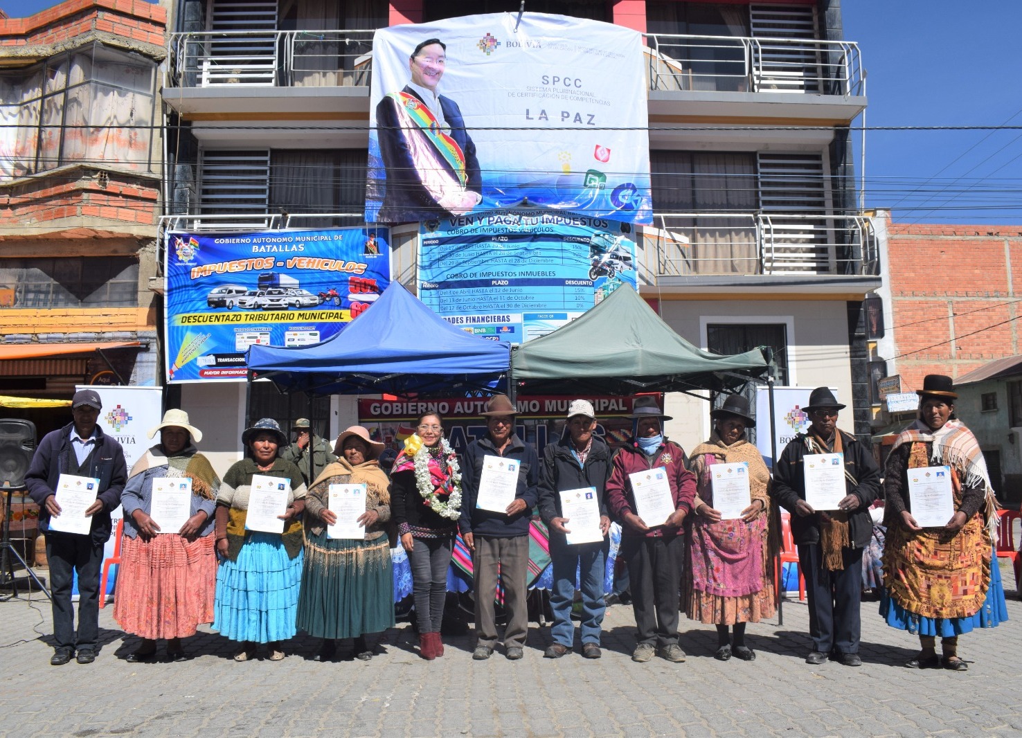 Educación entrega certificados de competencias a productores de leche de Batallas