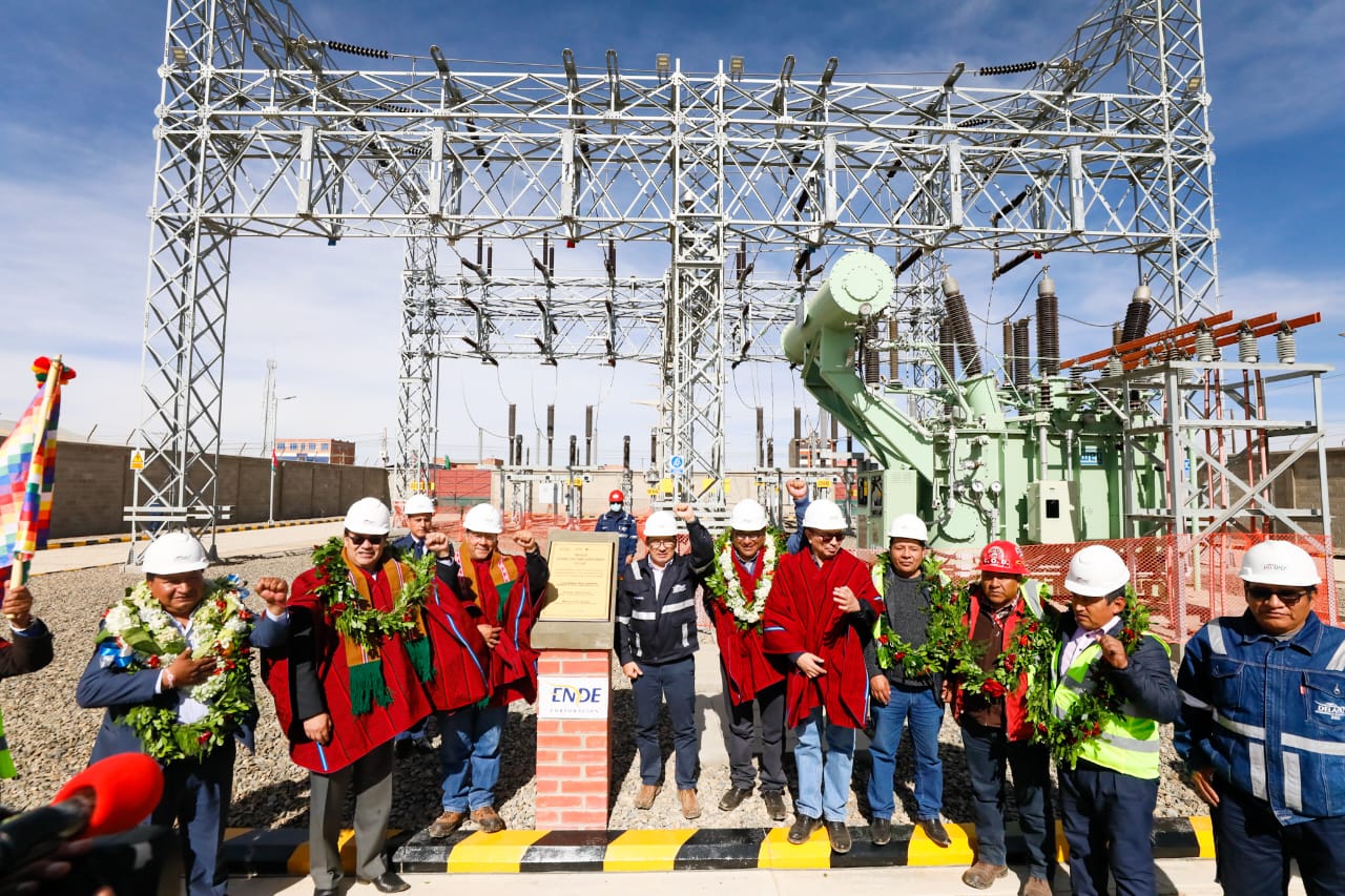 En Viacha entregan unidad educativa y garantizan acceso a energía eléctrica de 141.000 beneficiarios 