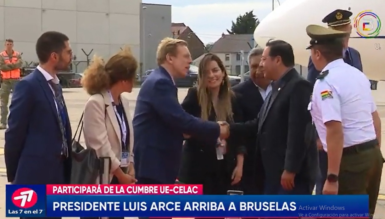 Presidente Arce arriba a Bruselas para participar de la III Cumbre UE-CELAC