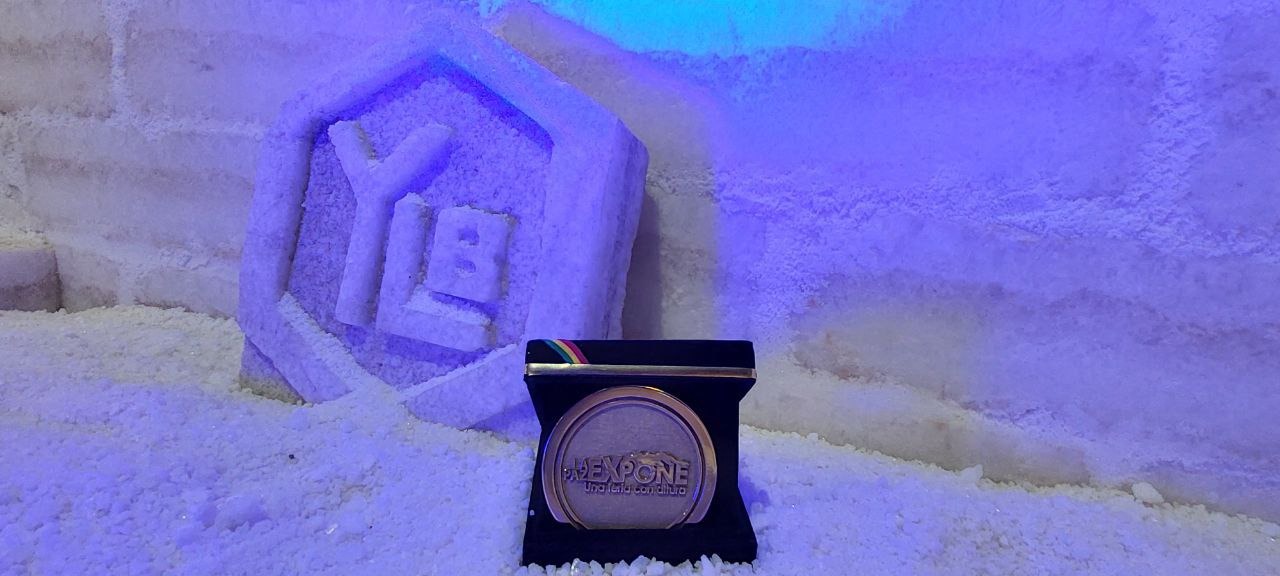 El reconocimiento al stand de YLB en la Feria La Paz Expone. Foto: YLB.