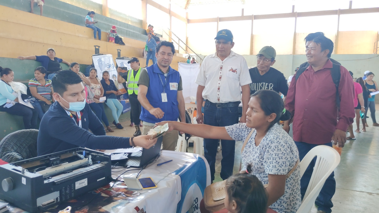 Brindan 1.118 atenciones médicas, pagan el Bono Juana Azurduy y entregan el subsidio en la chiquitanía cruceña