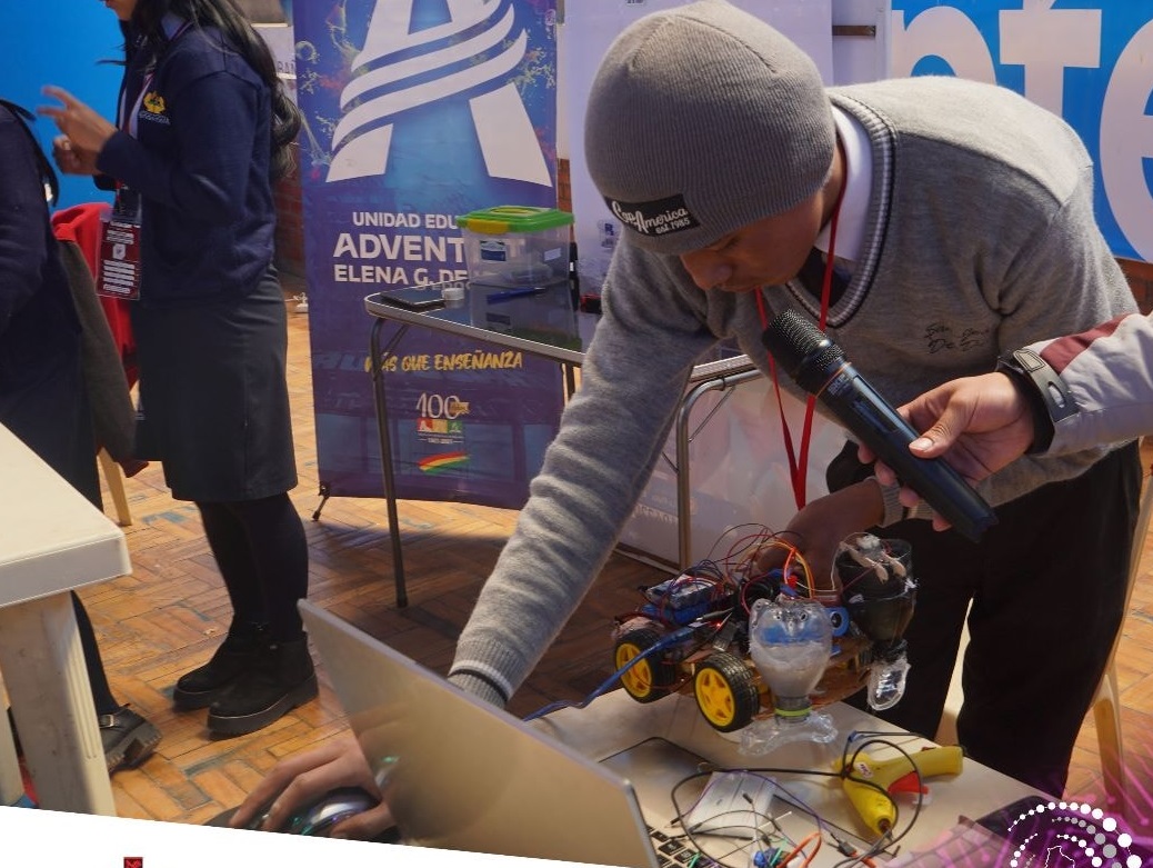 Inician torneos departamentales del concurso de robótica First Global Bolivia en Oruro