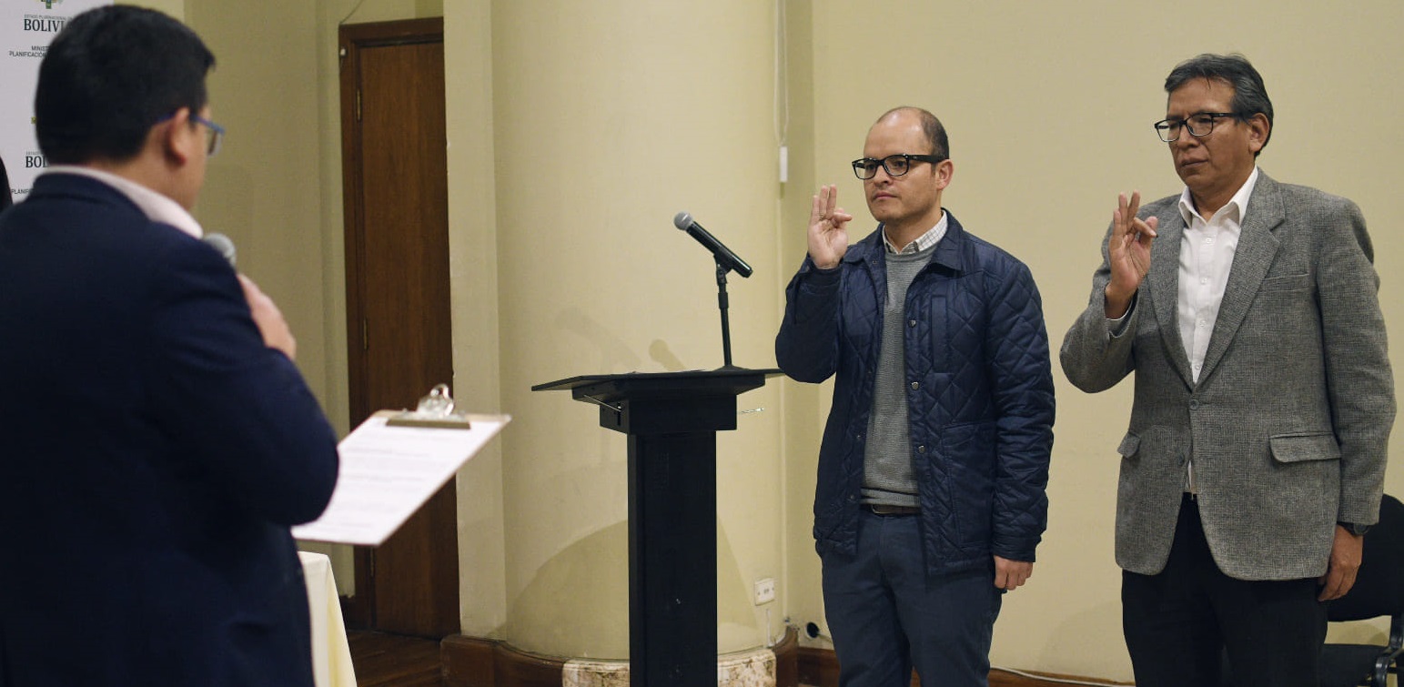 Antonio Mullisaca y a Walter Céspedes asumen como nuevos viceministros de Inversión Pública y de Ciencia y Tecnología