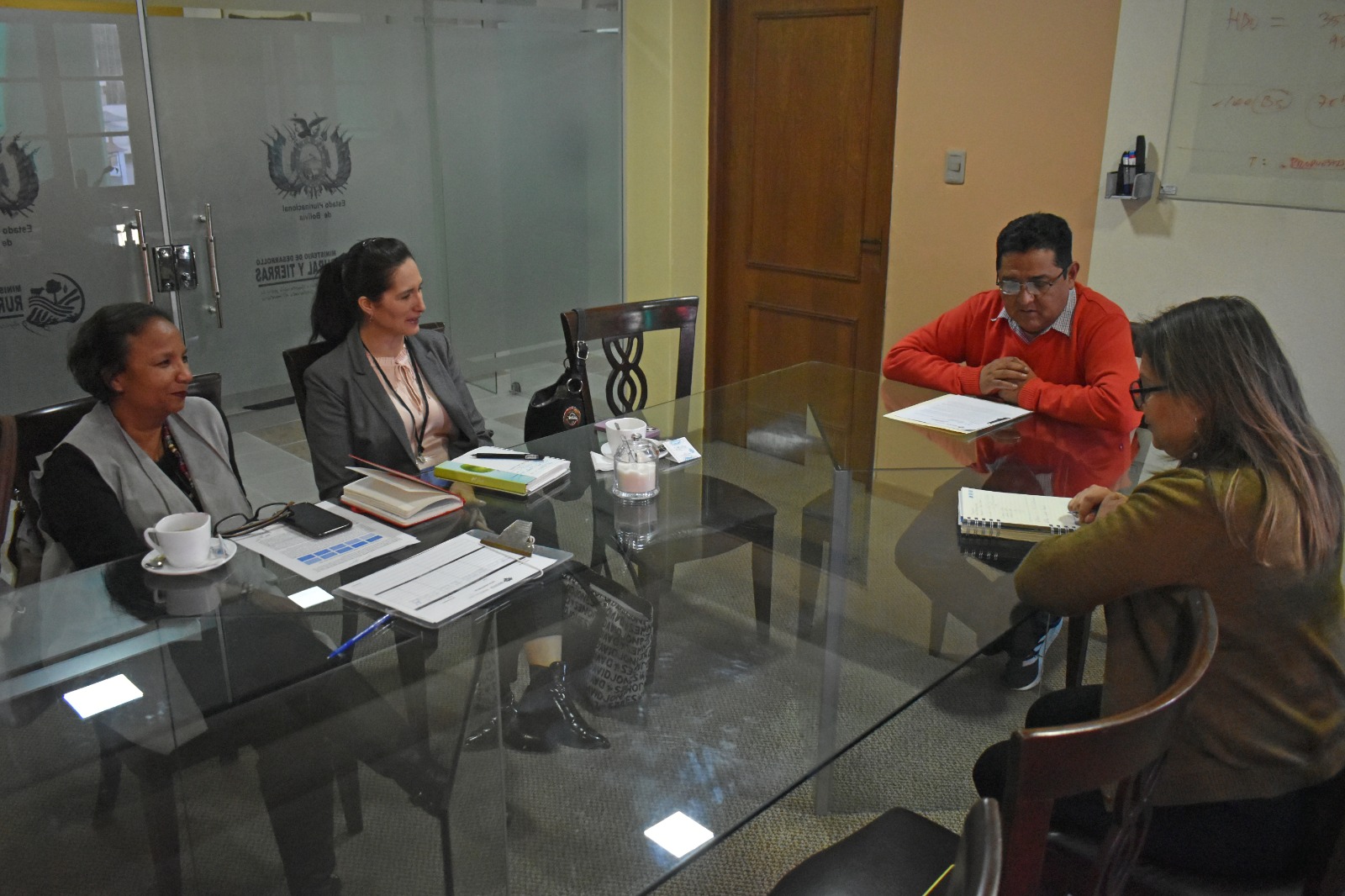 Ministro Gonzáles y representante del BM repasan proyectos de agricultura y desarrollo rural