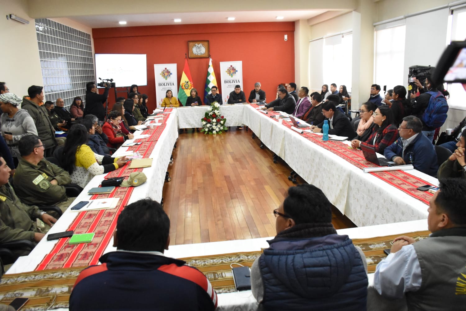 Aprueban estrategia para mejorar capacidades para identificar, atender y denunciar violencias en unidades educativas