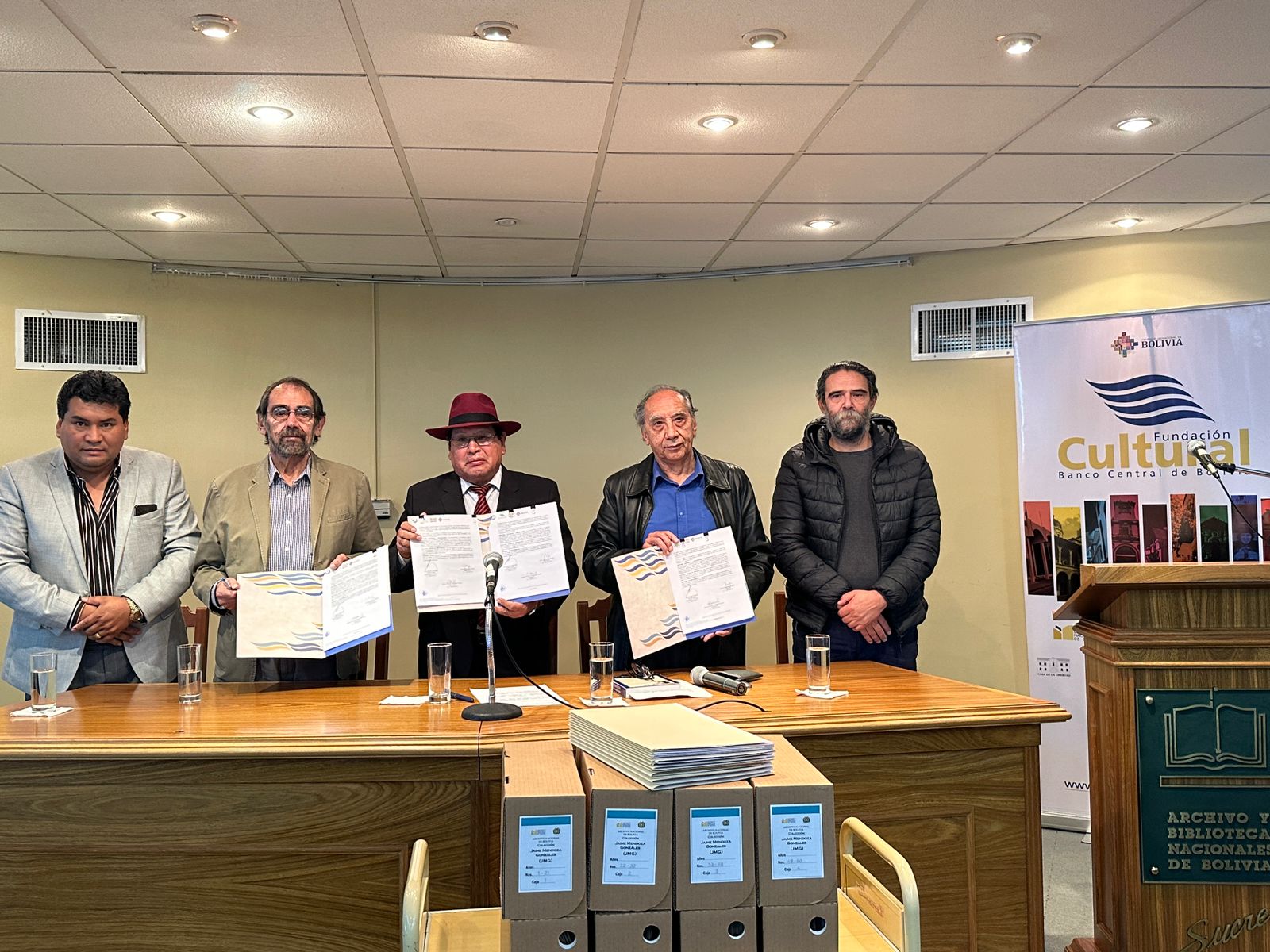 Documentos y escritos inéditos de Jaime Mendoza son donados al Archivo y Biblioteca Nacionales de Bolivia