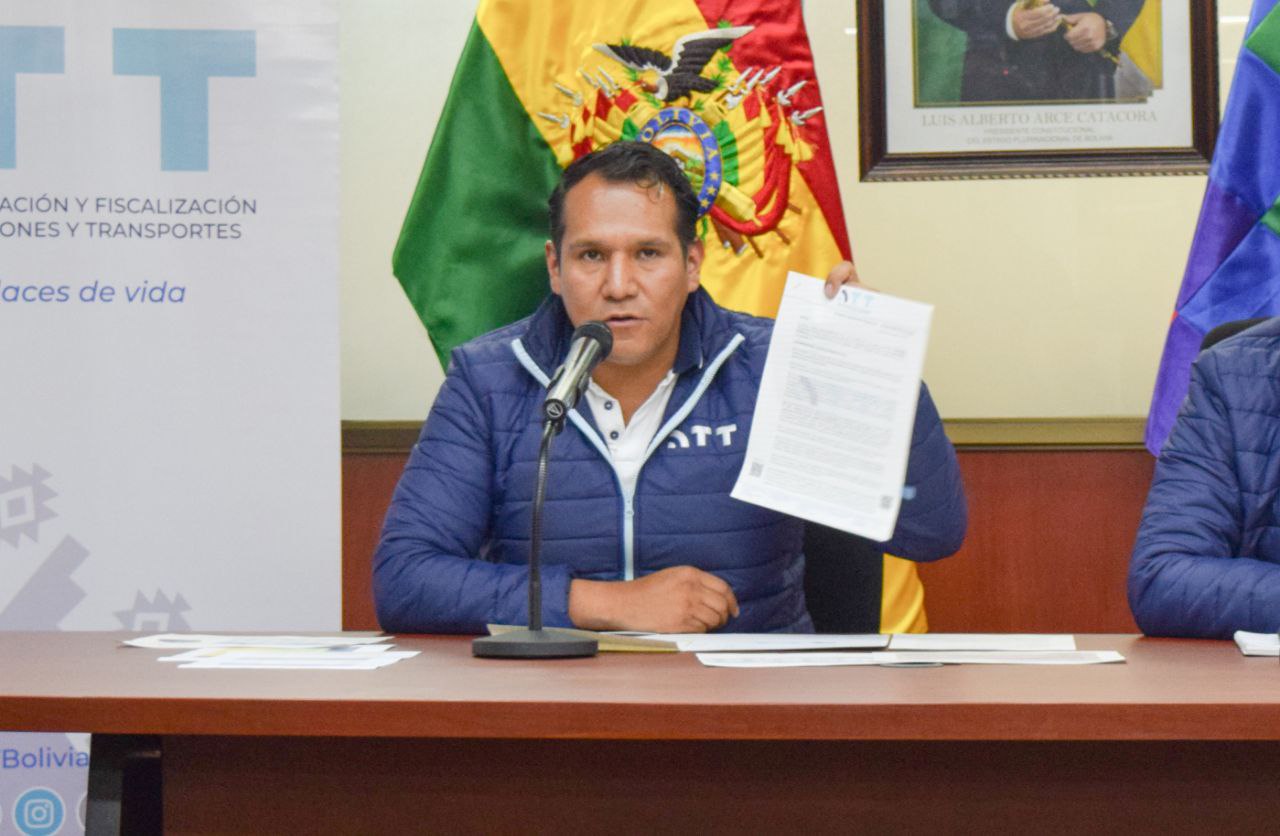 El director de la ATT, Néstor Ríos, en conferencia de prensa. Foto: ATT.