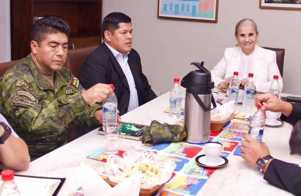 El viceministro de Defensa Social, Jaime Mamani, en reunión con autoridades de Paraguay. Foto: Facebook Jaime Mamani.
