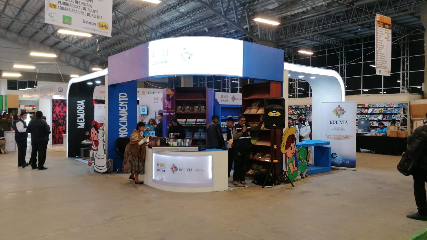 Ajedrez, robótica, libros educativos y premios es la oferta del Ministerio de Educación en la Feria Internacional del Libro de La Paz