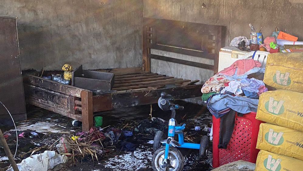 El feminicida roció con gasolina la vivienda de su expareja, con ella y sus dos hijos dentro. Foto: FGE.
