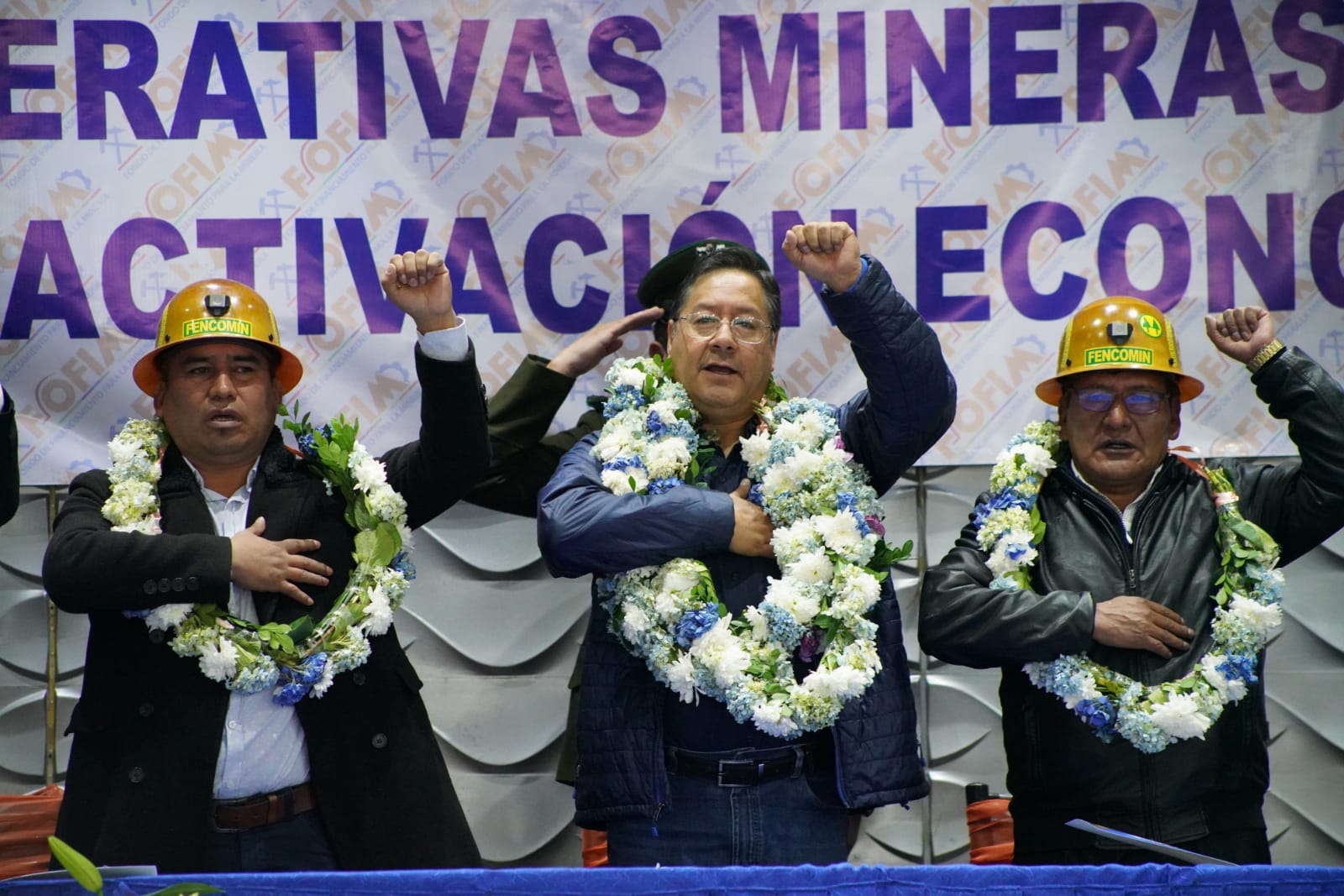 Presidente conmemora 14 años del FOFIM y entrega cheques de financiamiento para 12 cooperativas mineras