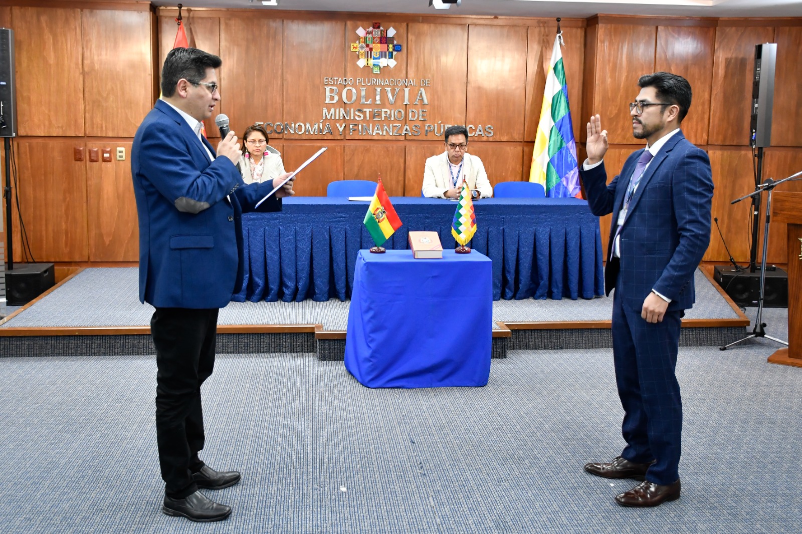 Franz Apaza Camacho asume como nuevo Viceministro de Pensiones y Servicios Financieros