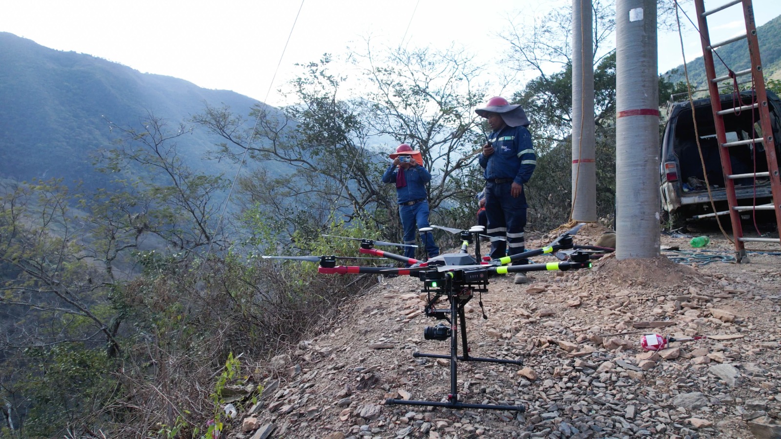 Tecnología con drones optimiza tiempos en obras de electrificación rural en La Paz