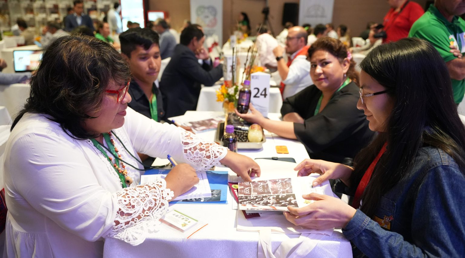 Empresarios andinos se reúnen en una rueda de negocios en Santa Cruz para potenciar al sector y diversificar mercados