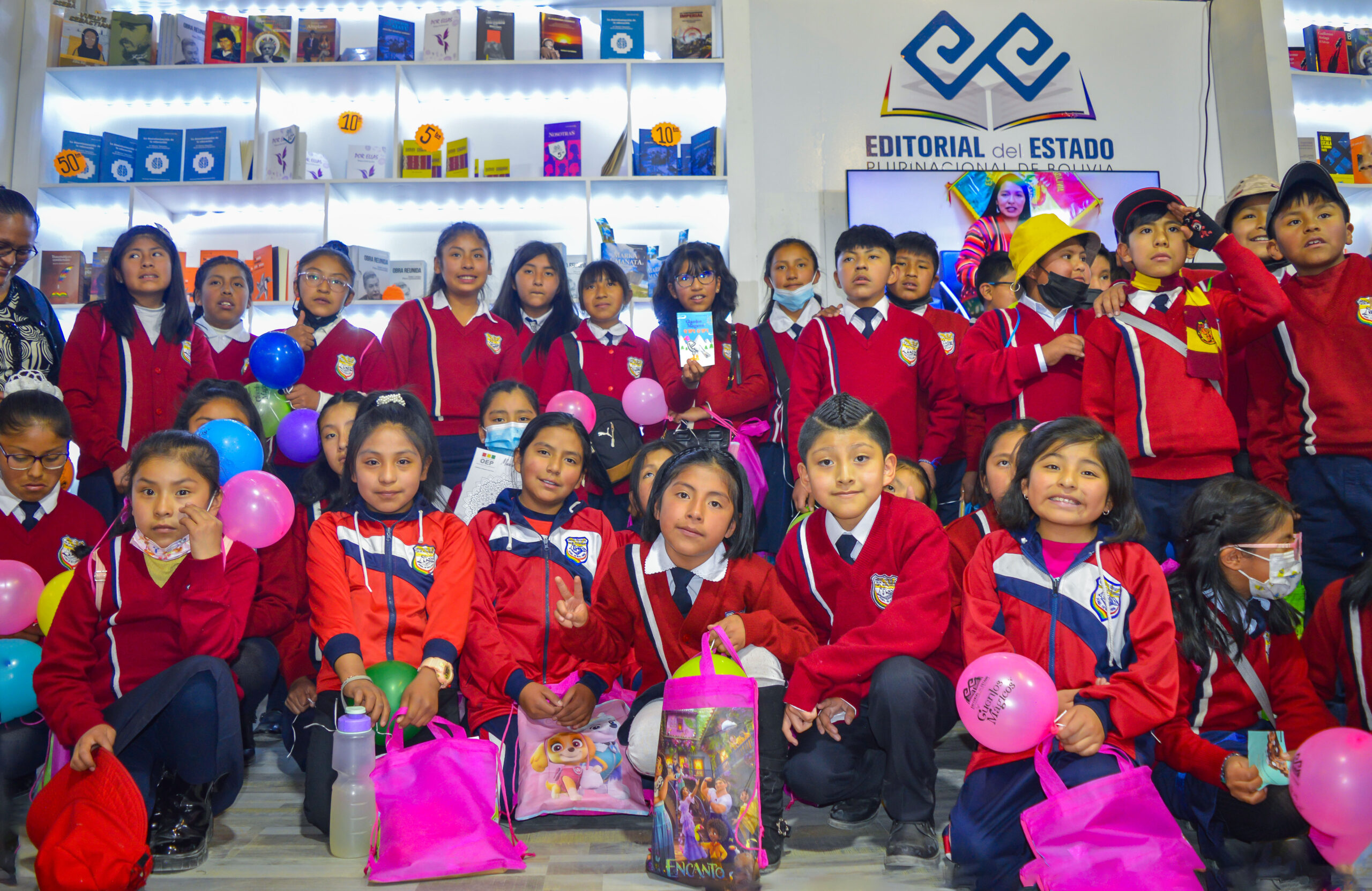 Cuentos Mágicos escritos por niños batieron récord de ventas en la Feria Internacional del Libro de La Paz 