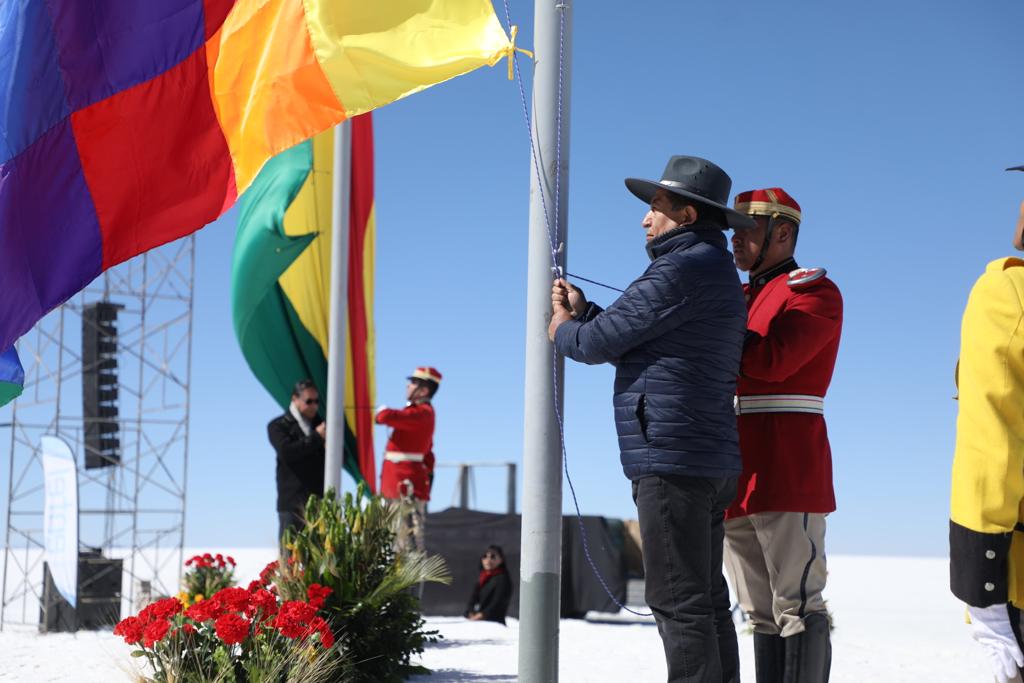 Vicepresidente insta a reafirmar compromiso de lealtad con los símbolos patrios y defensa de los recursos naturales