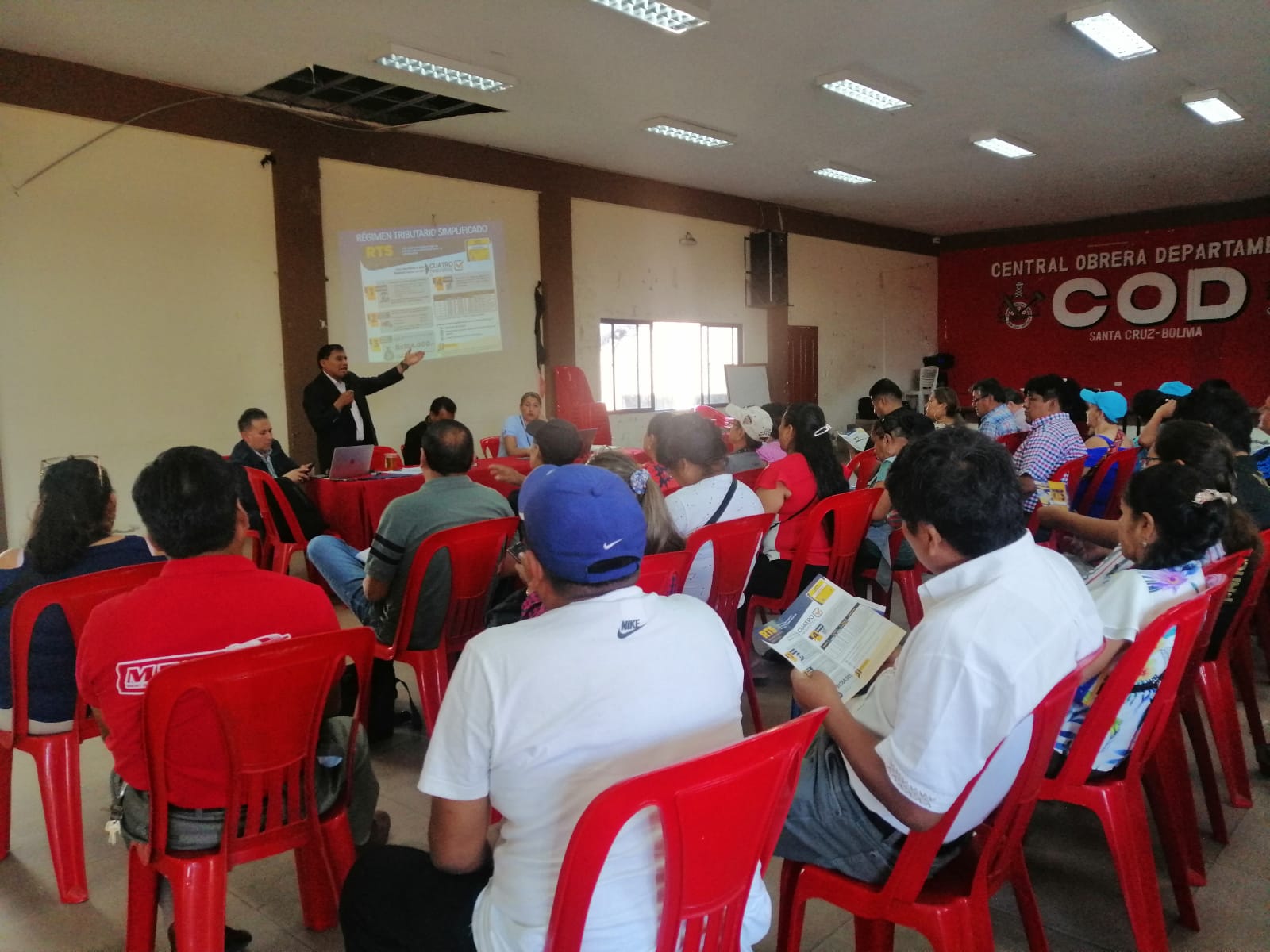 Gremiales cruceños reconocen plena vigencia y pertenencia al Régimen Simplificado