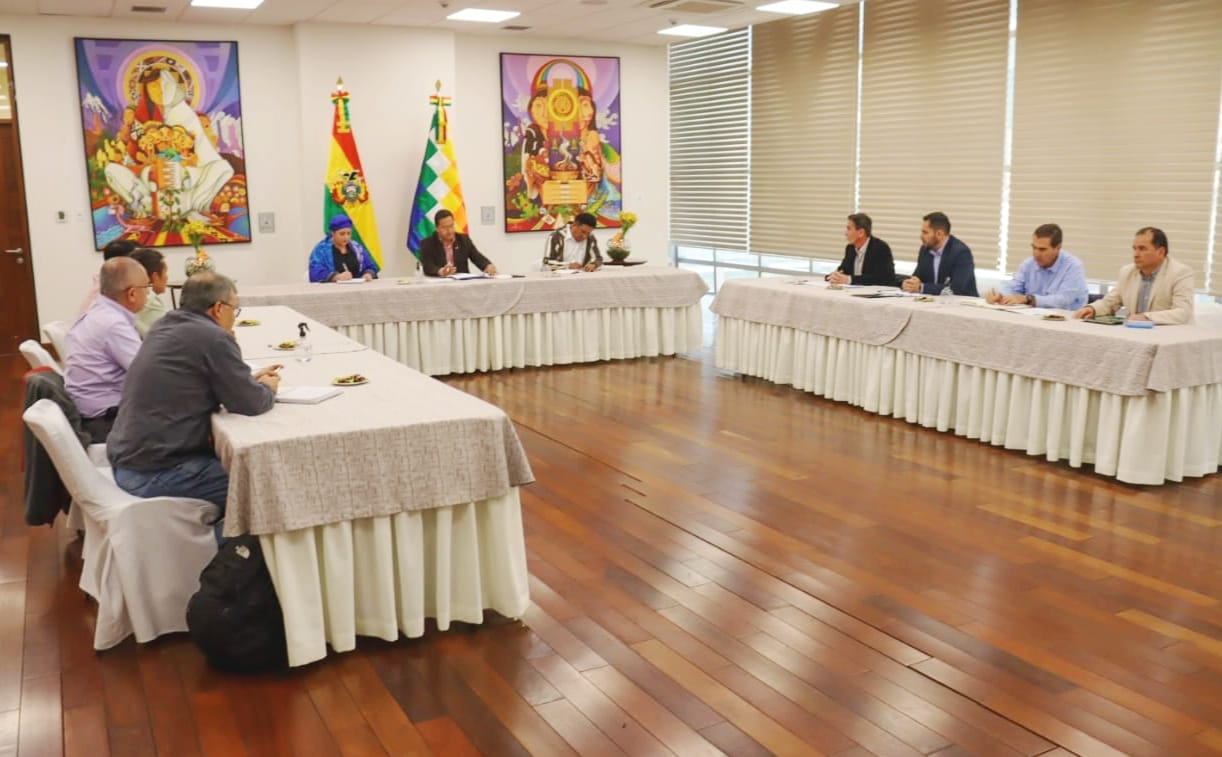 Arce y empresarios de la CAO se reúnen y coinciden en garantizar la seguridad alimentaria