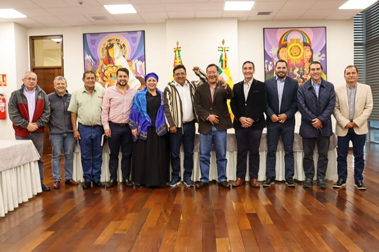 Gobierno y CAO ven temas de agua, tierra y mejoramiento productivo para garantizar la seguridad alimentaria