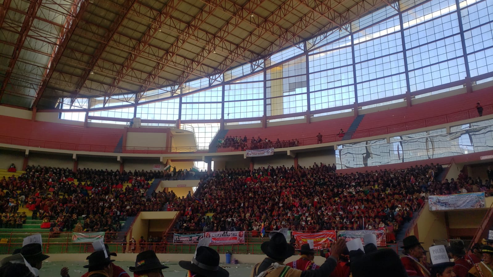 Presidente del presídium del congreso de la CSUTCB confirma que grupo radical lo tomó como rehén