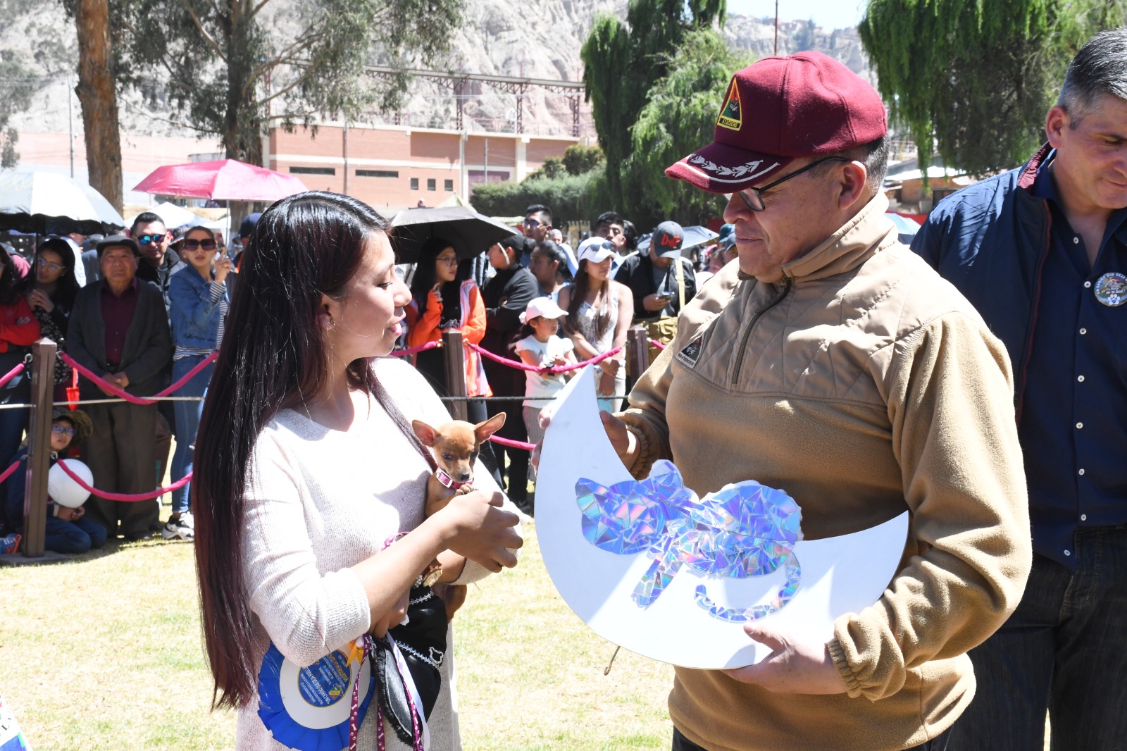 Campaña del Ejército recolecta al menos 1.500 kilos de alimentos para canes en situación de calle